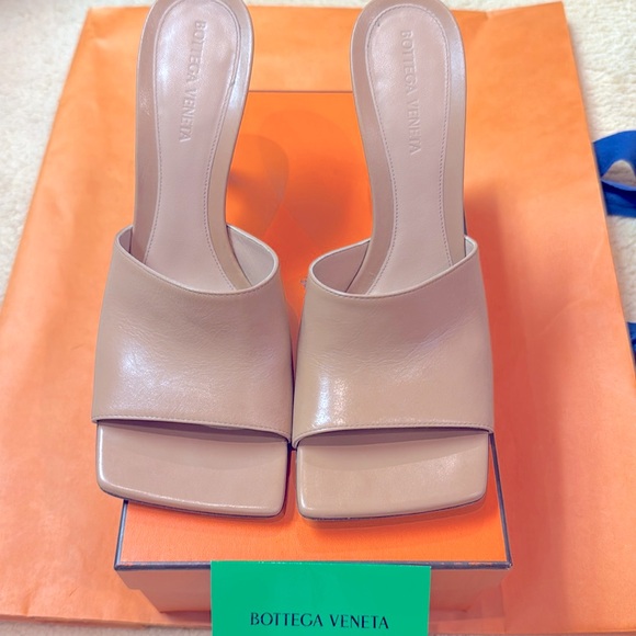 Bottega Veneta Bottega Veneta Stretch Leather Mules Saddle - Picture 1 of 9